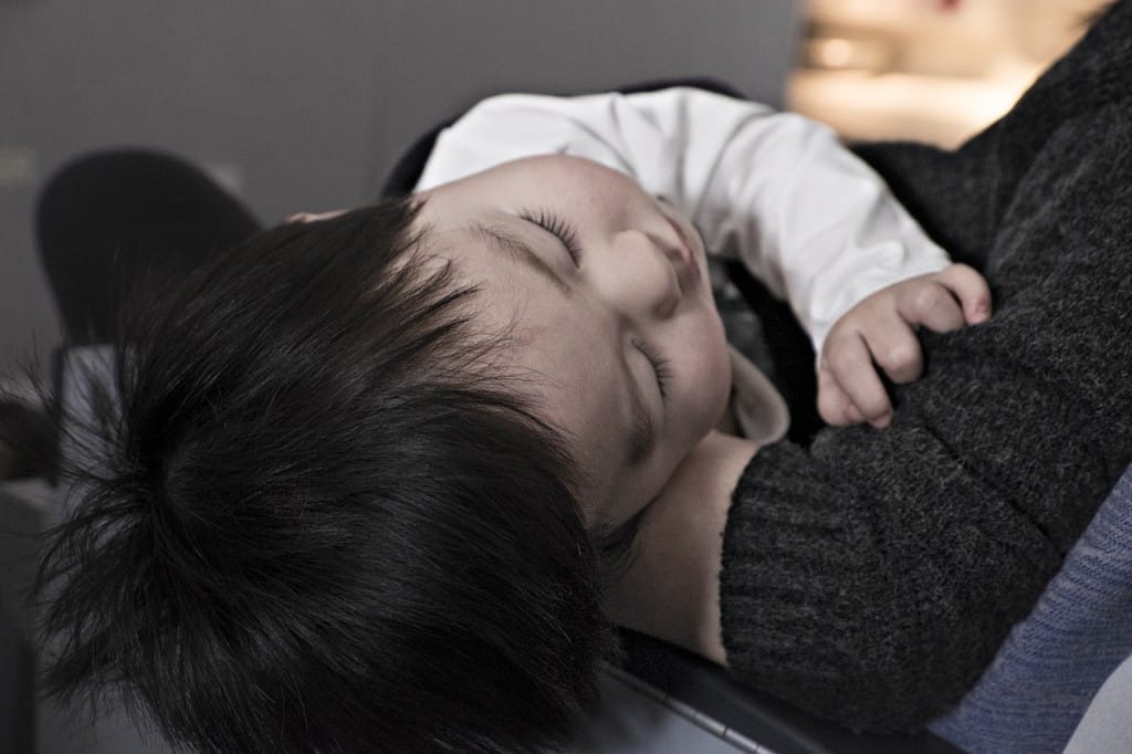 Najpogostejše napake, ki jih starši delamo, ko gre za spanje otrok Najpogostejše napake, ki jih starši delamo, ko gre za spanje otrok