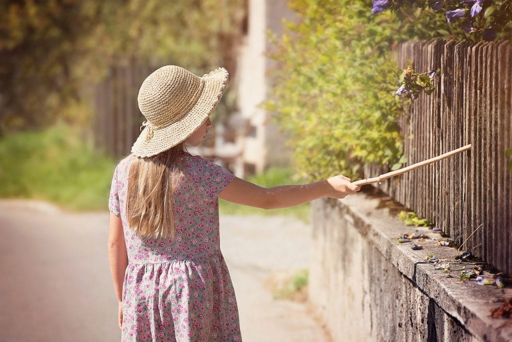 Mami, oči – dolgčas mi je! Mami, oči – dolgčas mi je!